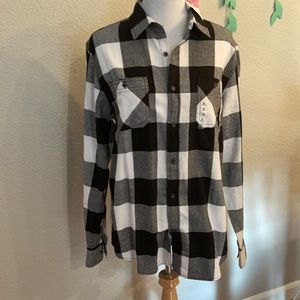 Black and white buffalo print long sleeve flannel